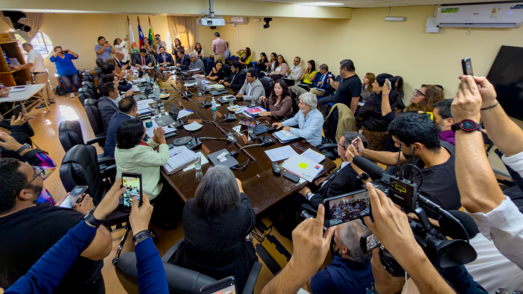 Histórico consejo aprueba fondos para erradicar Cerro Chuño.png